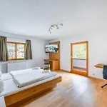 מלון Garni Nuss 3*