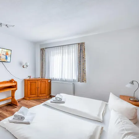 Отель Garni Nuss Грайнау