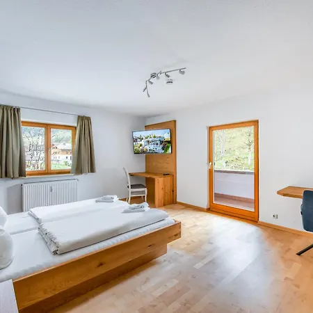 Hotel Garni Nuss 3*